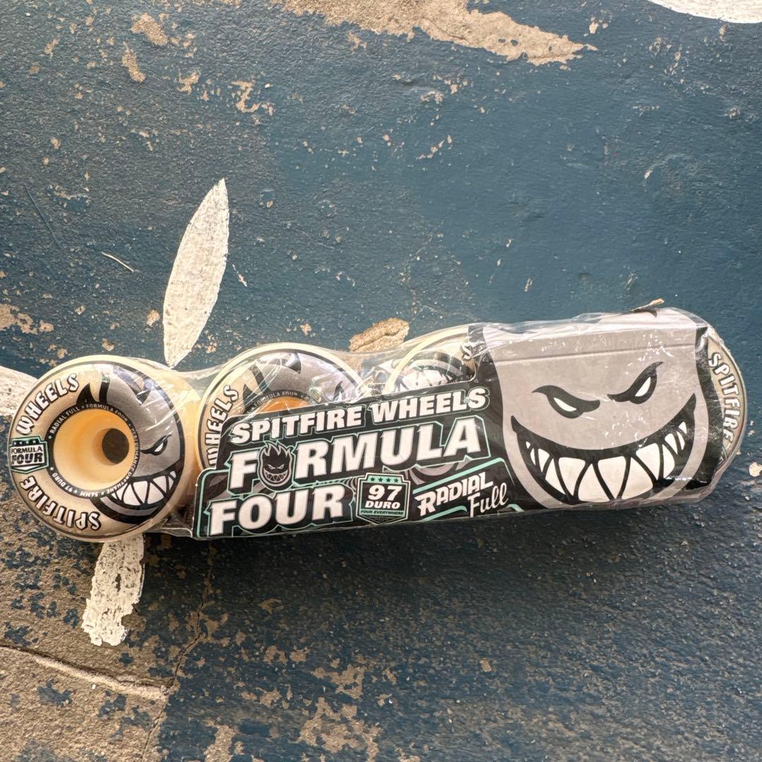 Spitfire フォーマル4 ラディアルフル56mm97a 定価¥9,130