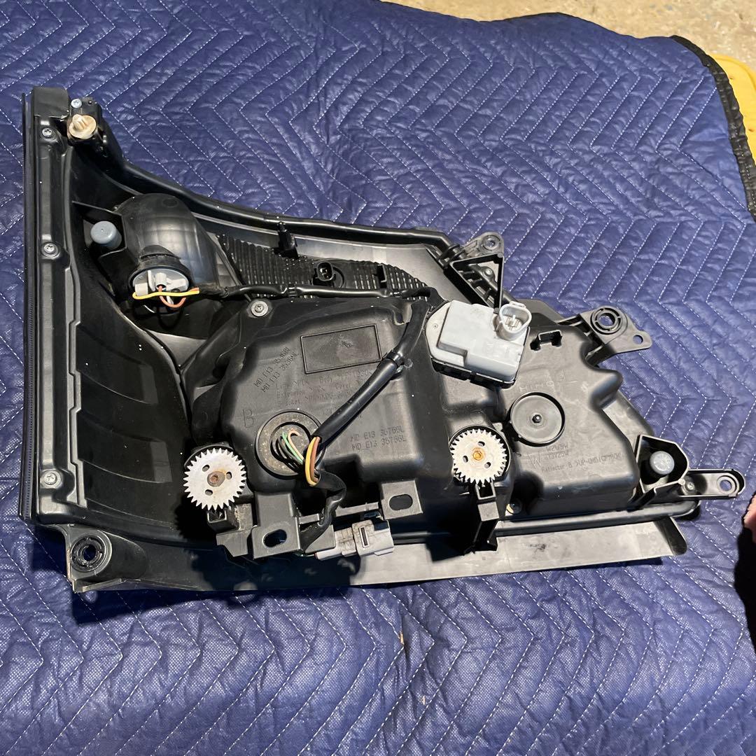 現行　デュトロ　ワイドキャブ　ヘッドライト　左側