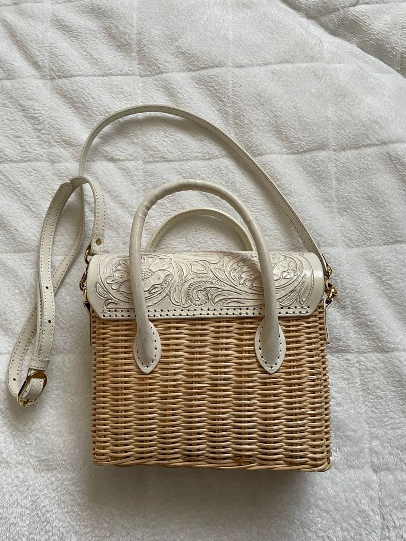 カービングトライブス　かごバック　ショルダーバック