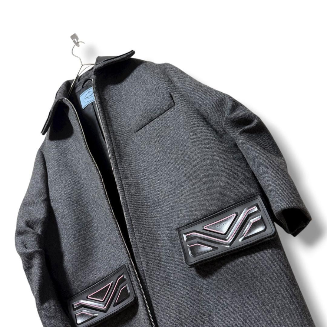 未使用に近い PRADA 贅沢三角ロゴプレート オーバーサイズ ウールコート