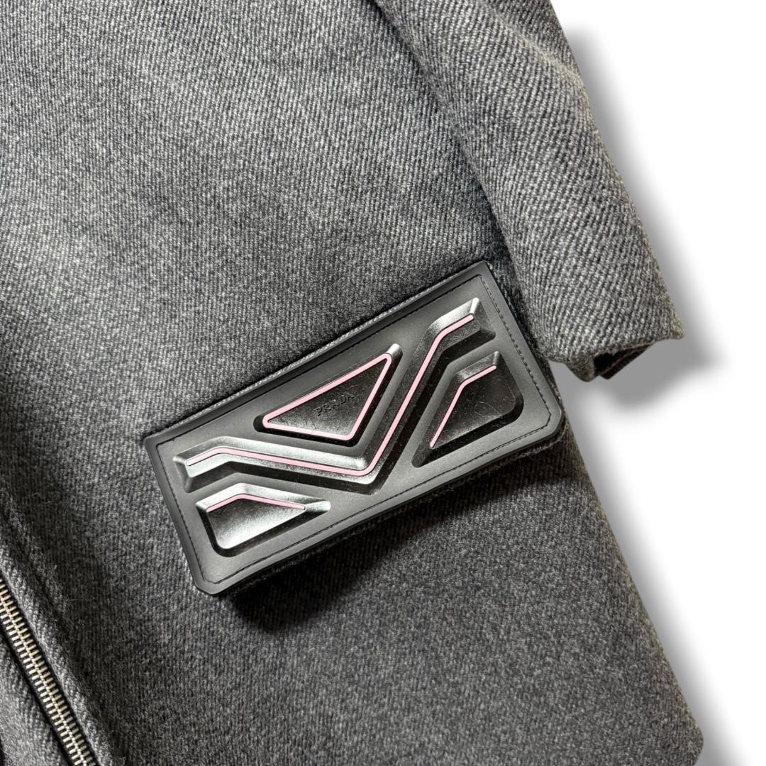 未使用に近い PRADA 贅沢三角ロゴプレート オーバーサイズ ウールコート