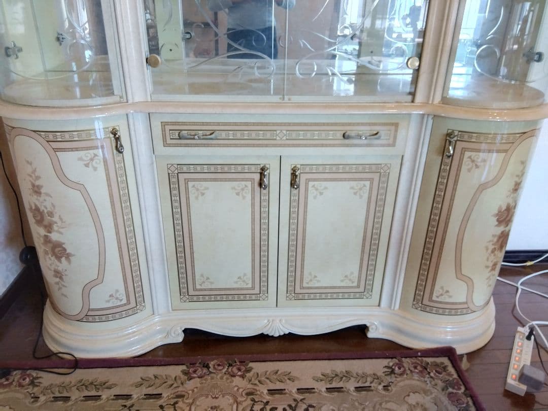 大型 ガラスキャビネット 飾り棚 食器棚（クリーム系)