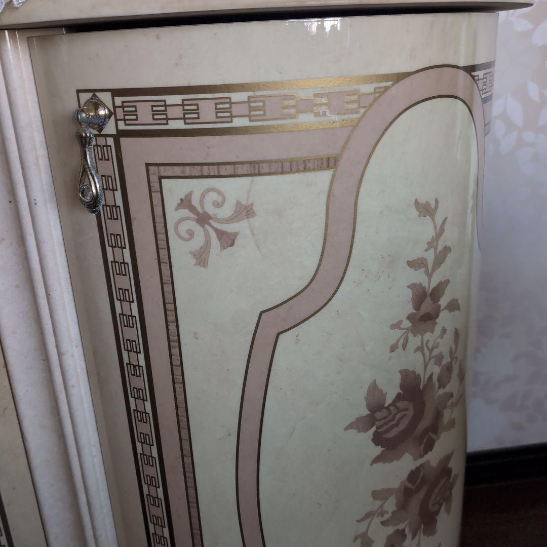 大型 ガラスキャビネット 飾り棚 食器棚（クリーム系)