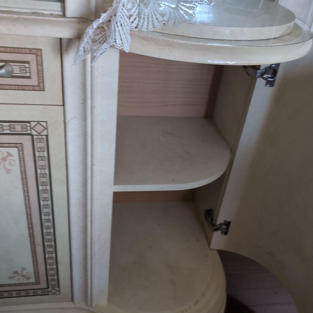 大型 ガラスキャビネット 飾り棚 食器棚（クリーム系)