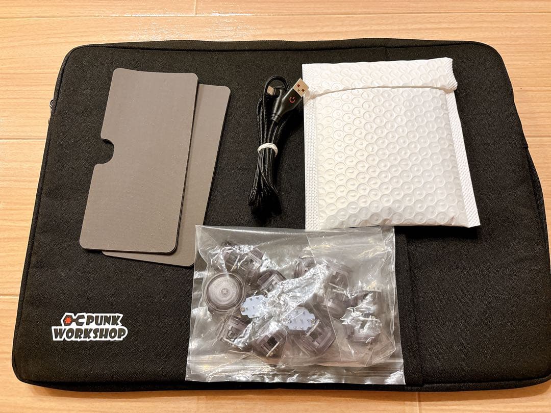 【ほぼ新品】PUNKWORKSHOP ULTRA BOXホワイト ボタン換装済み