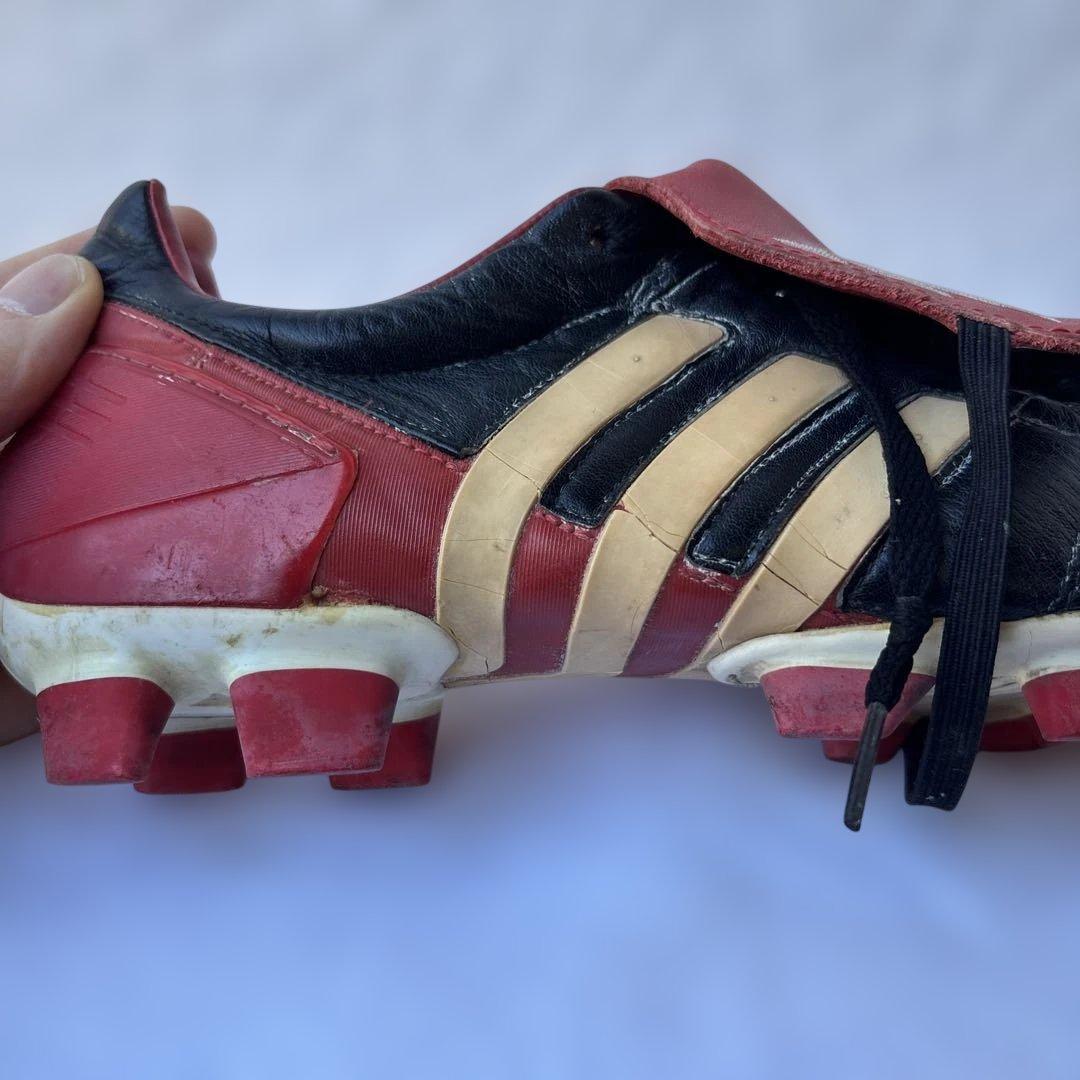 adidas サッカーシューズ ブラック/レッド　プレデター