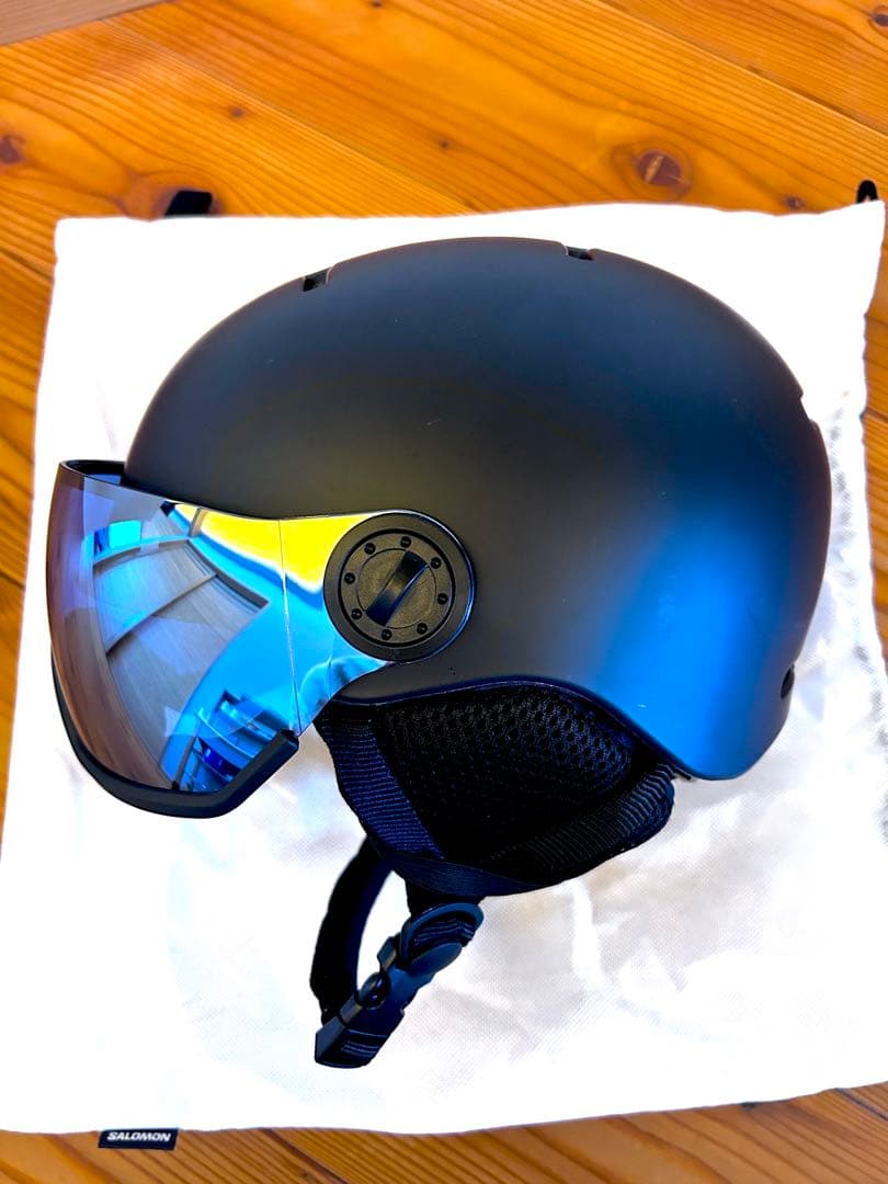 【極美品】SALOMON キッズヘルメット　Sサイズ49-53cm バイザー付き