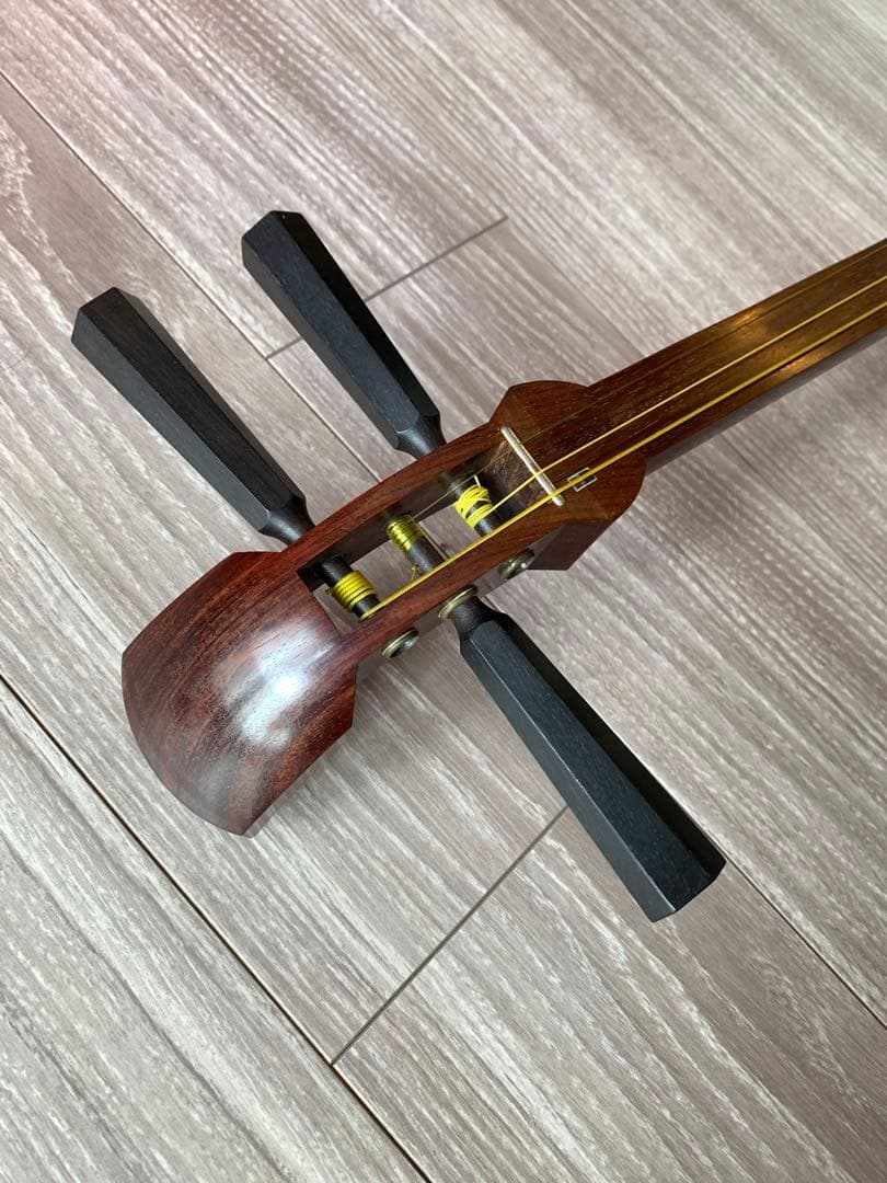 津軽三味線本体皮破れなし天神欠けかんべりなし紅木東さわりありバチハードケース付き