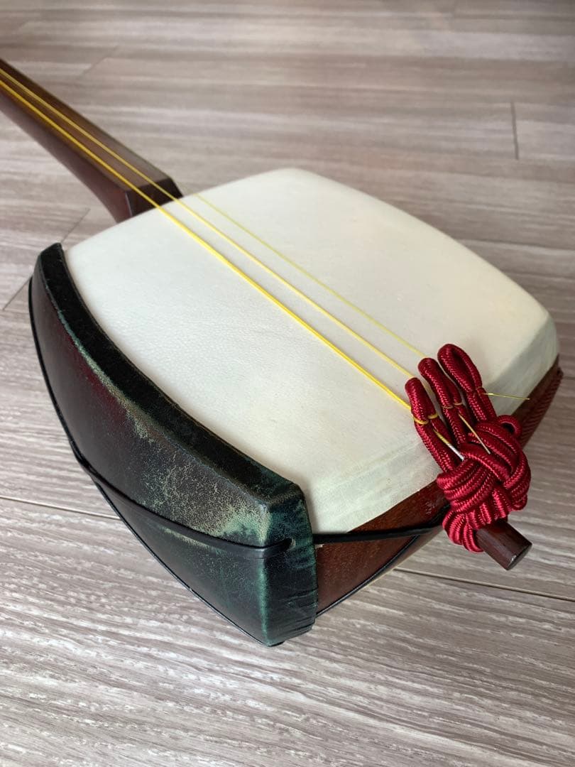 津軽三味線本体皮破れなし天神欠けかんべりなし紅木東さわりありバチハードケース付き