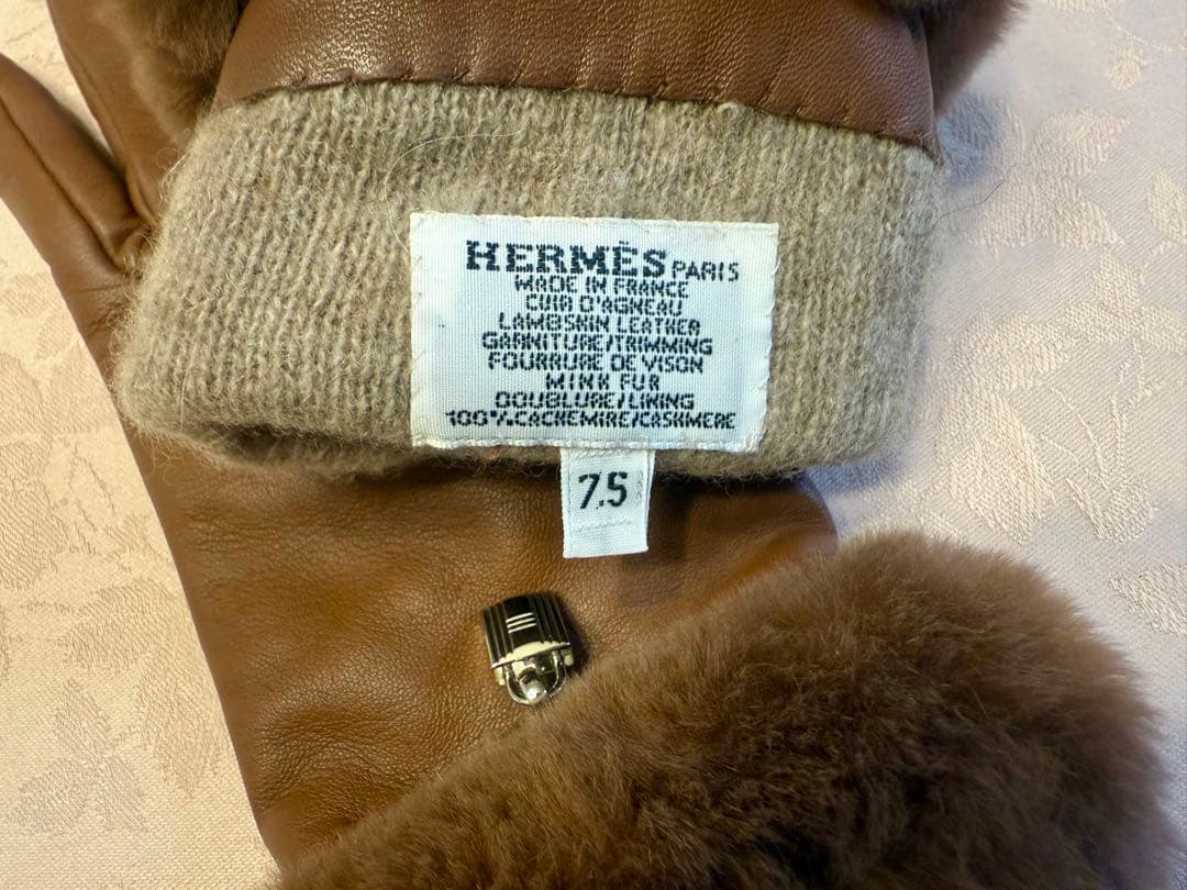 エルメス HERMES 手袋 ケリー カデナチャームラムスキン（羊革） グローブ