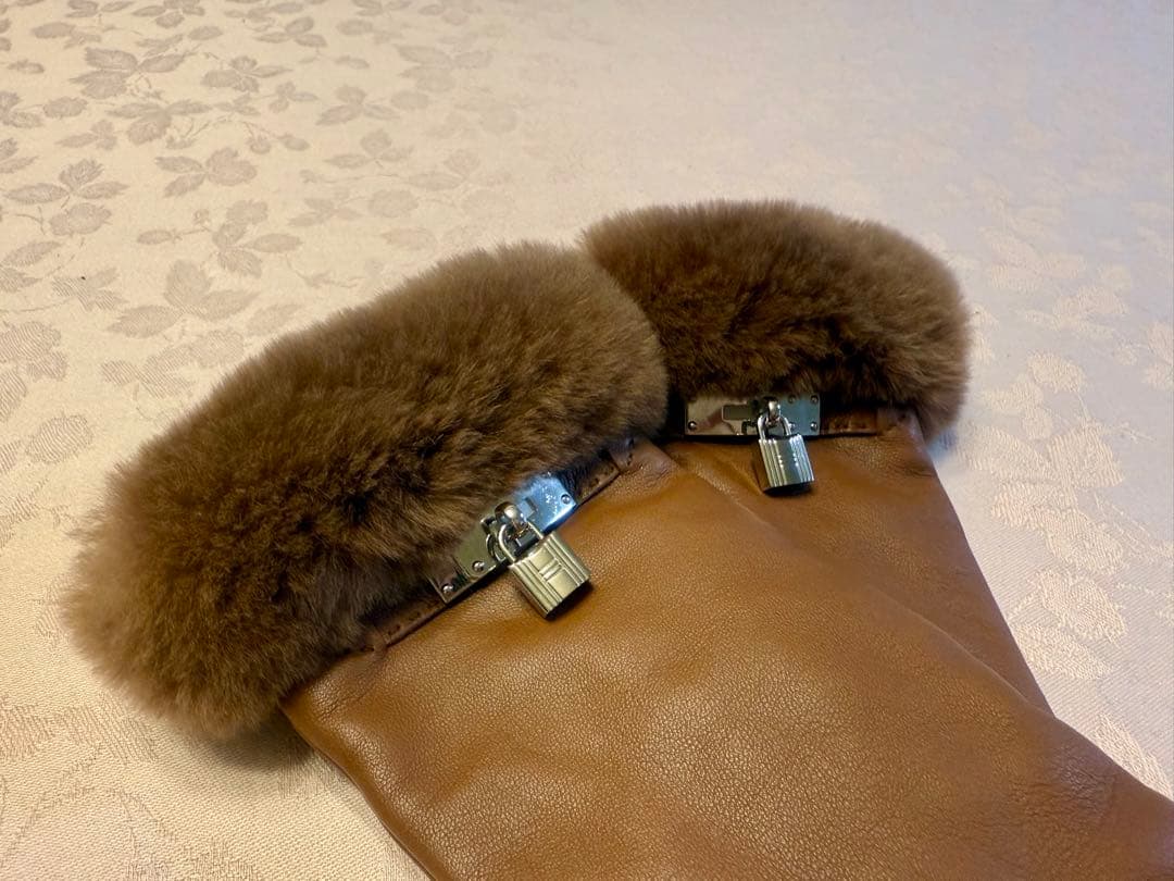 エルメス HERMES 手袋 ケリー カデナチャームラムスキン（羊革） グローブ