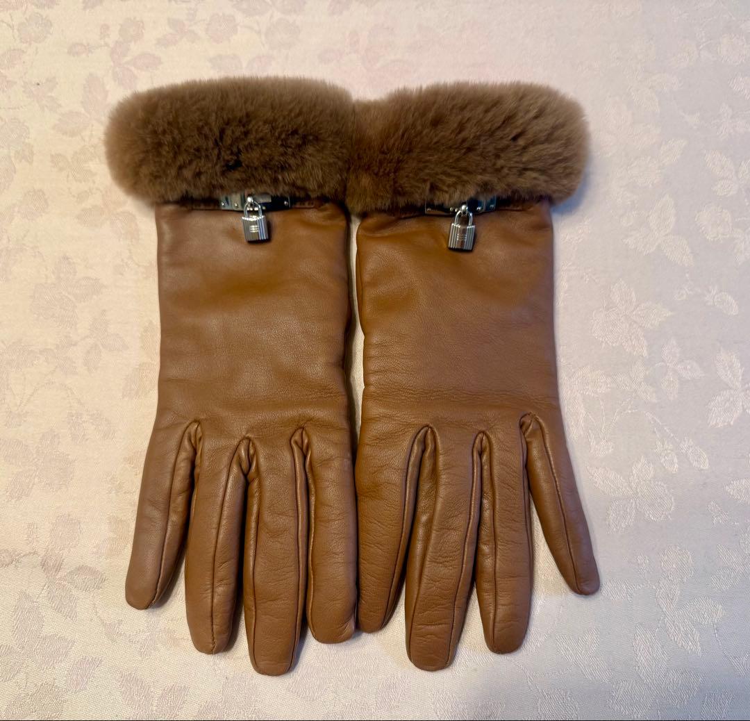 エルメス HERMES 手袋 ケリー カデナチャームラムスキン（羊革） グローブ