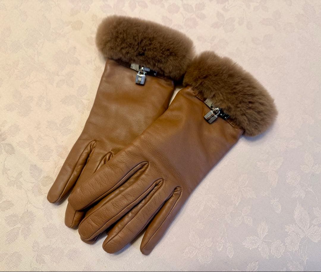 エルメス HERMES 手袋 ケリー カデナチャームラムスキン（羊革） グローブ