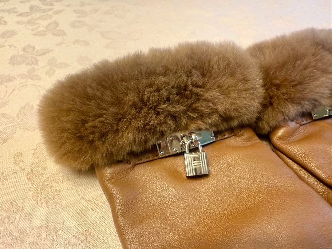 エルメス HERMES 手袋 ケリー カデナチャームラムスキン（羊革） グローブ