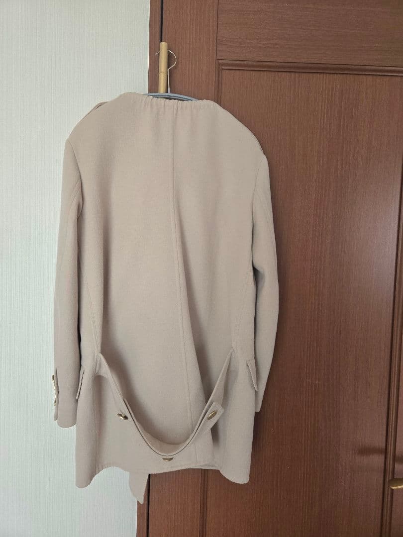 美品　お値下げしました！白タグ　手縫いラベル付きMaxMara ショートコート