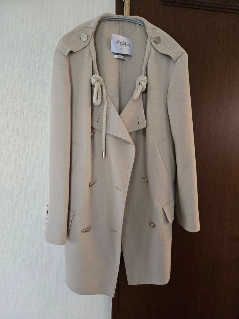 美品　お値下げしました！白タグ　手縫いラベル付きMaxMara ショートコート