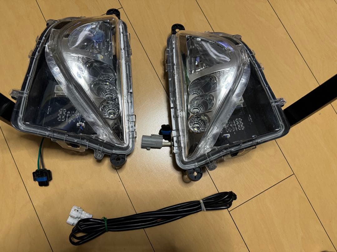 50プリウス前期　社外フォグランプユニット（H11規格）