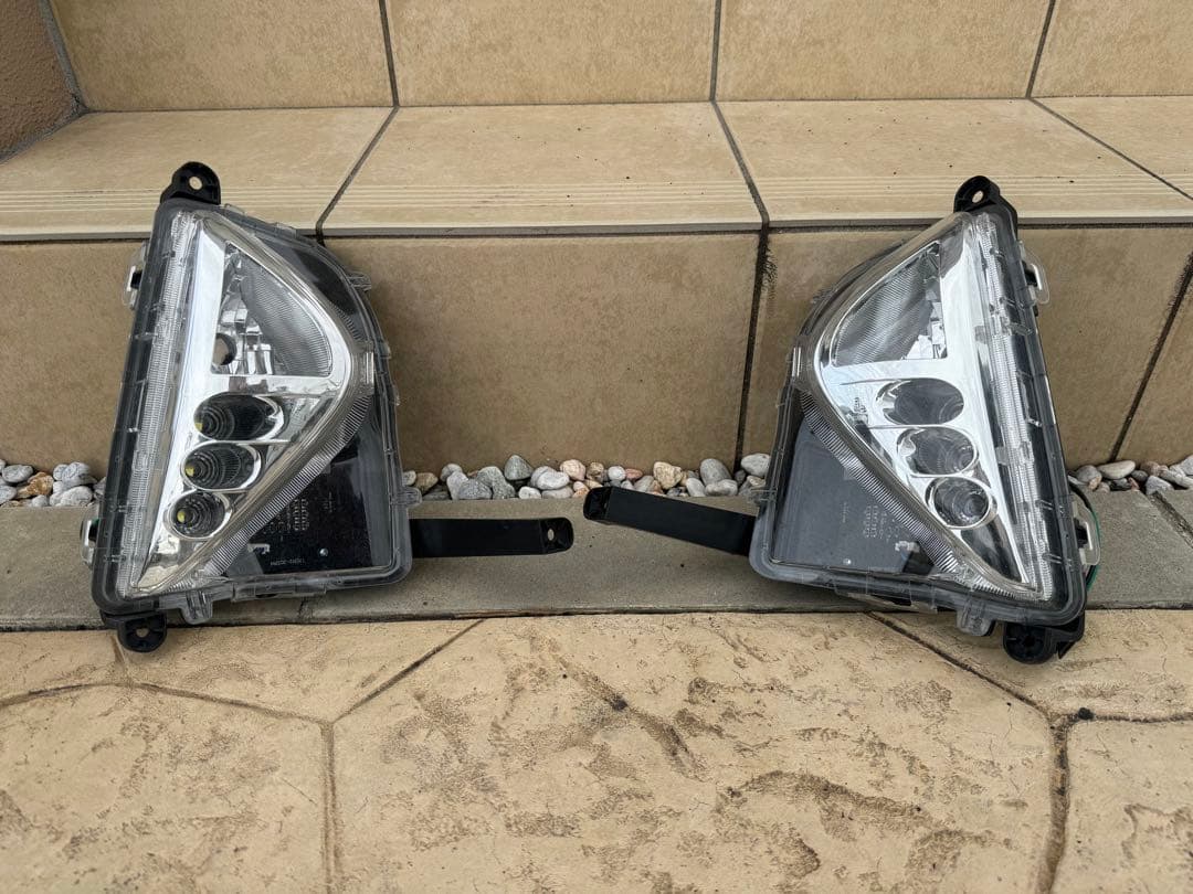 50プリウス前期　社外フォグランプユニット（H11規格）