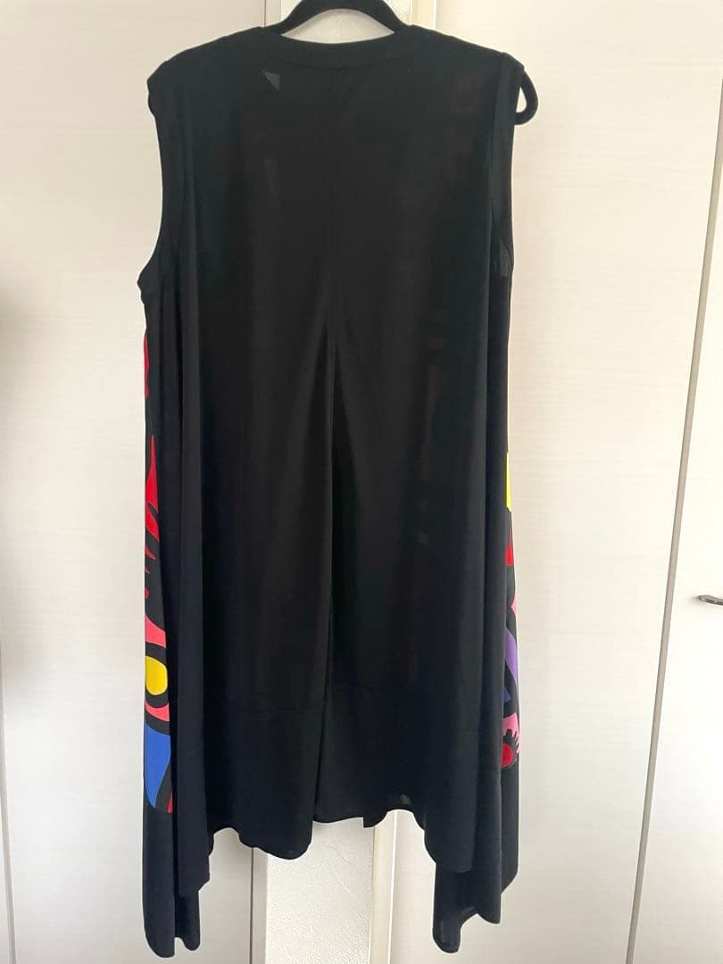 トクコプルミエヴォル/多色幾何学模様ノースリーブチュニックジレ