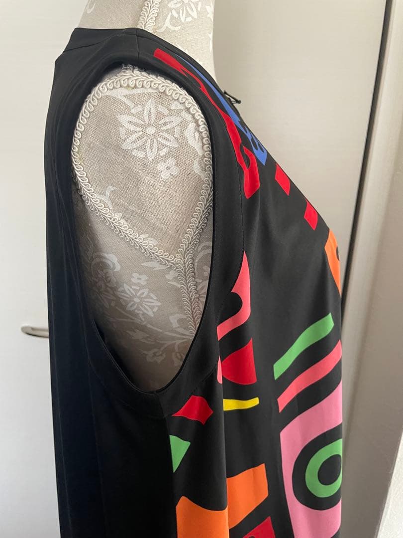 トクコプルミエヴォル/多色幾何学模様ノースリーブチュニックジレ