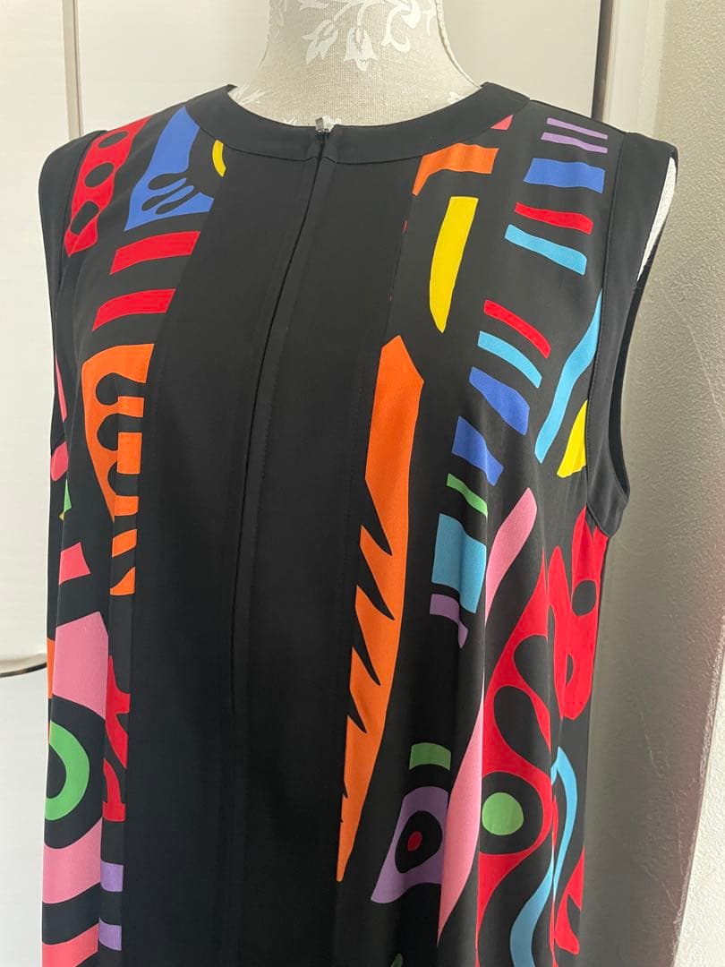 トクコプルミエヴォル/多色幾何学模様ノースリーブチュニックジレ