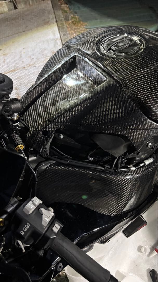 zx10r 2025 タンクフロントカバー　カーボン