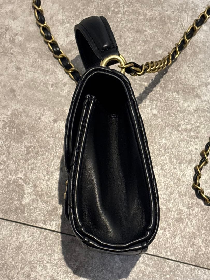 CHANEL ノベルティ ブラックレザーショルダーバッグ