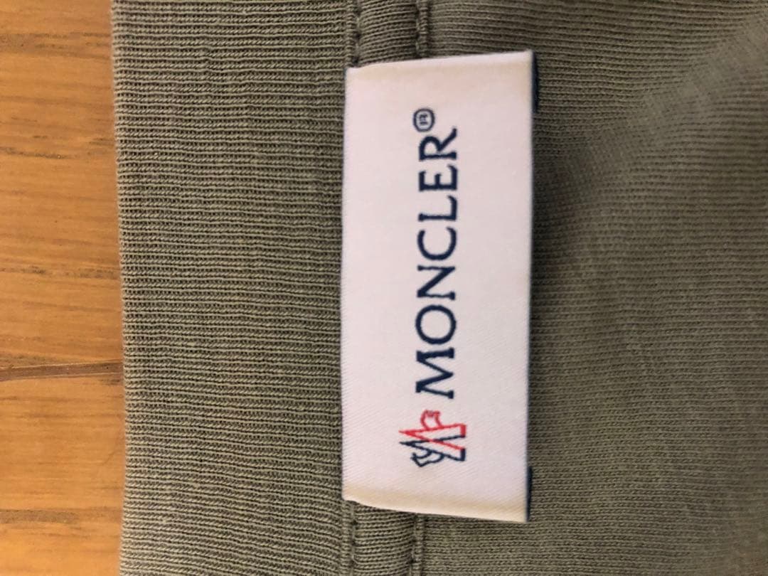 モンクレール　ロングtシャツ