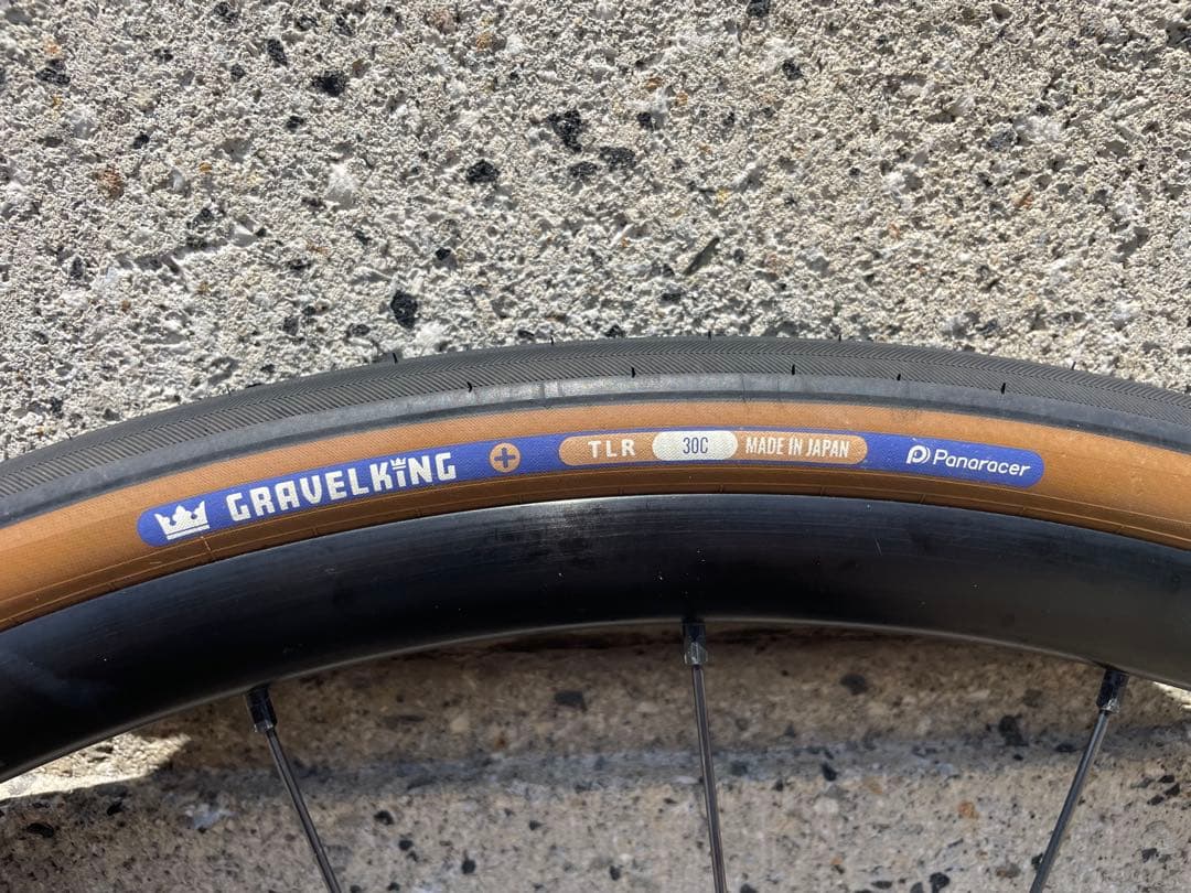 DT Swiss R470 タイヤ付 GravelKing 30c チューブレス