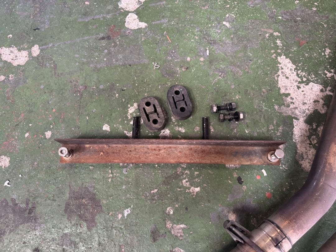 ホンダ N-BOXカスタム センター出しデュアル出力マフラー