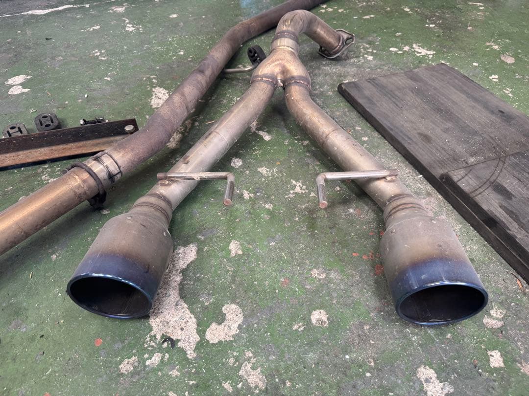 ホンダ N-BOXカスタム センター出しデュアル出力マフラー