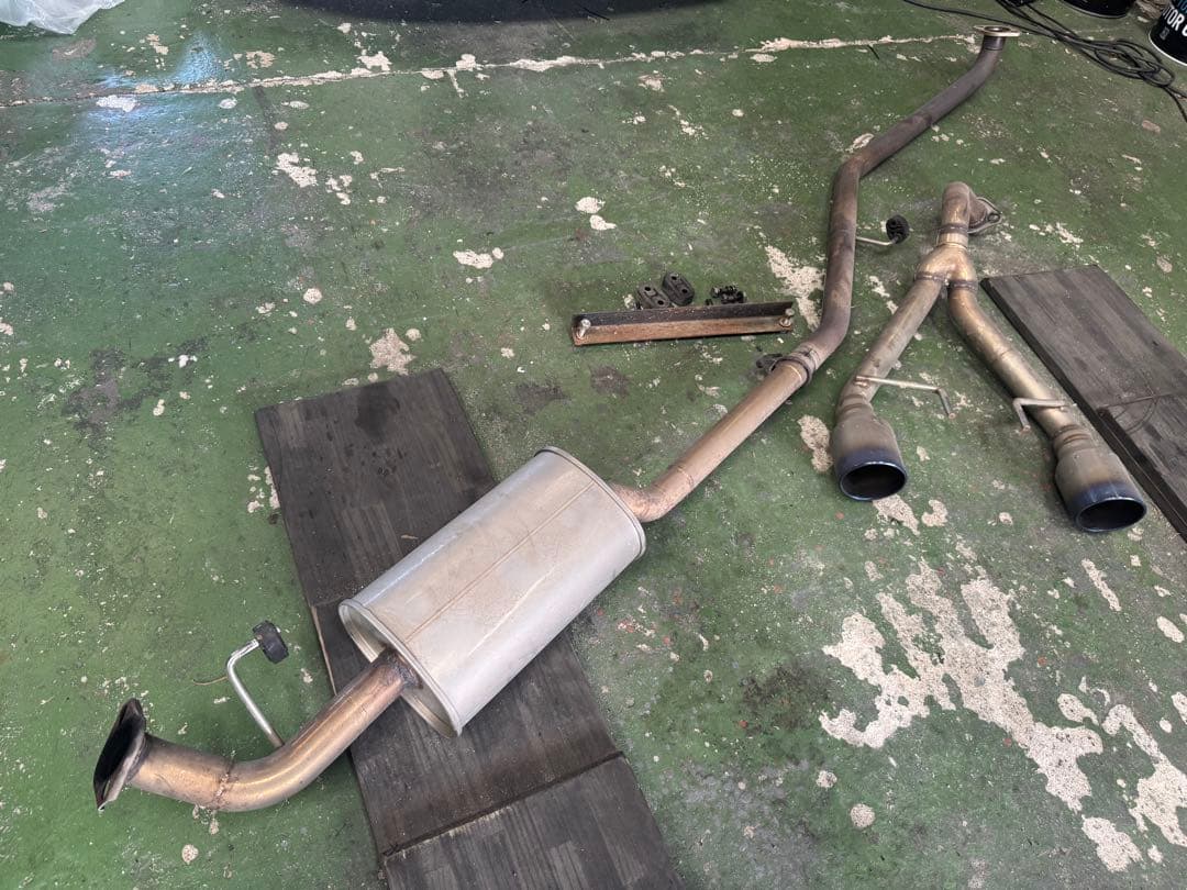 ホンダ N-BOXカスタム センター出しデュアル出力マフラー