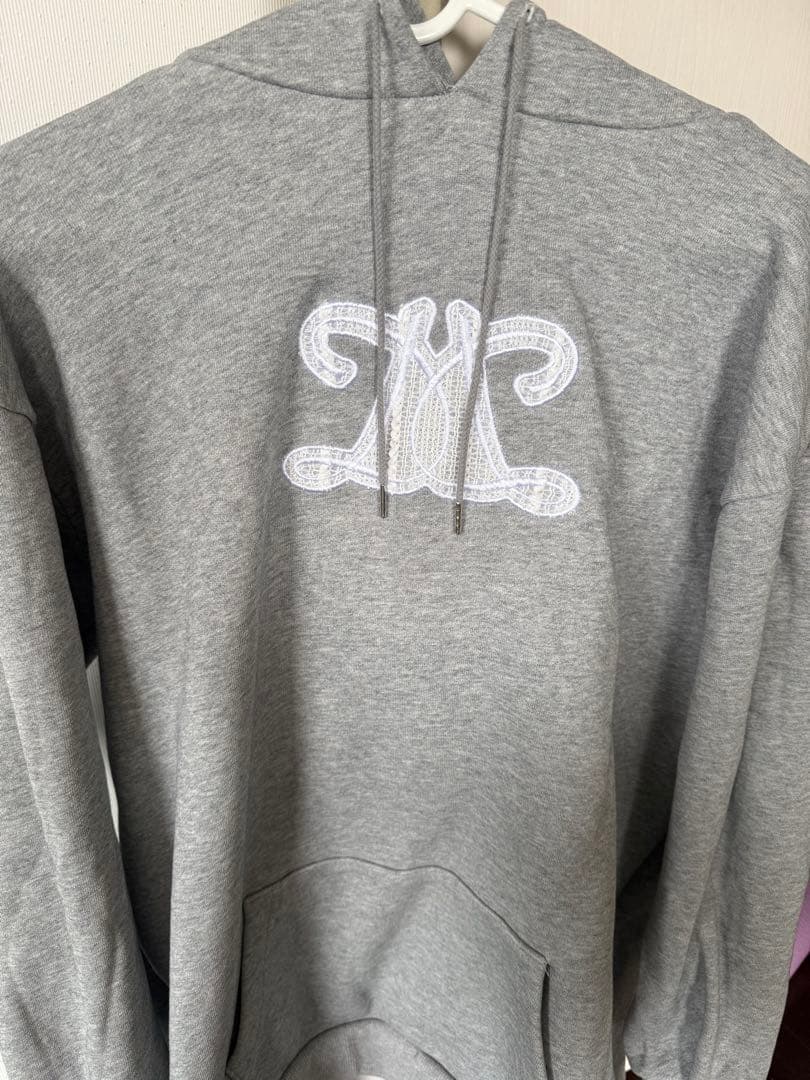 ダーリッチレースアップリケロゴフーディ