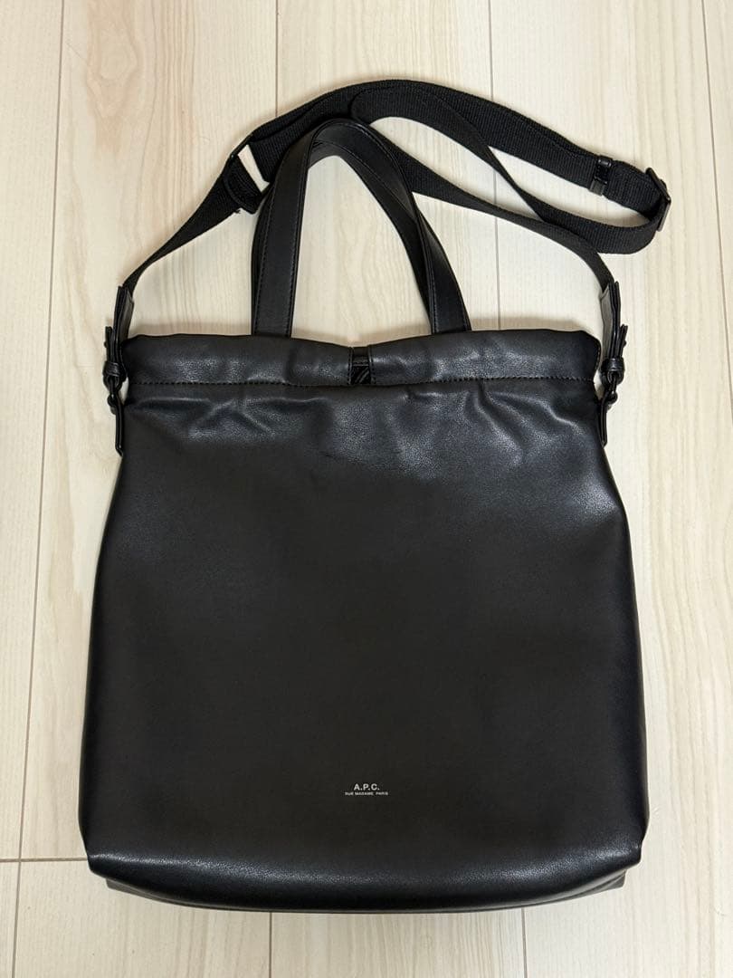 A.P.C レザーショルダー　ニノトートバッグ