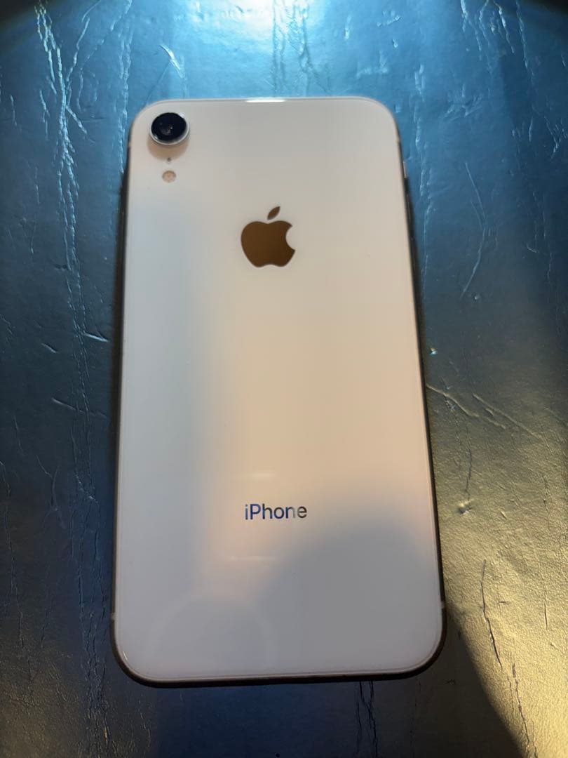 Apple iPhone XR ホワイト 画面にひびあり