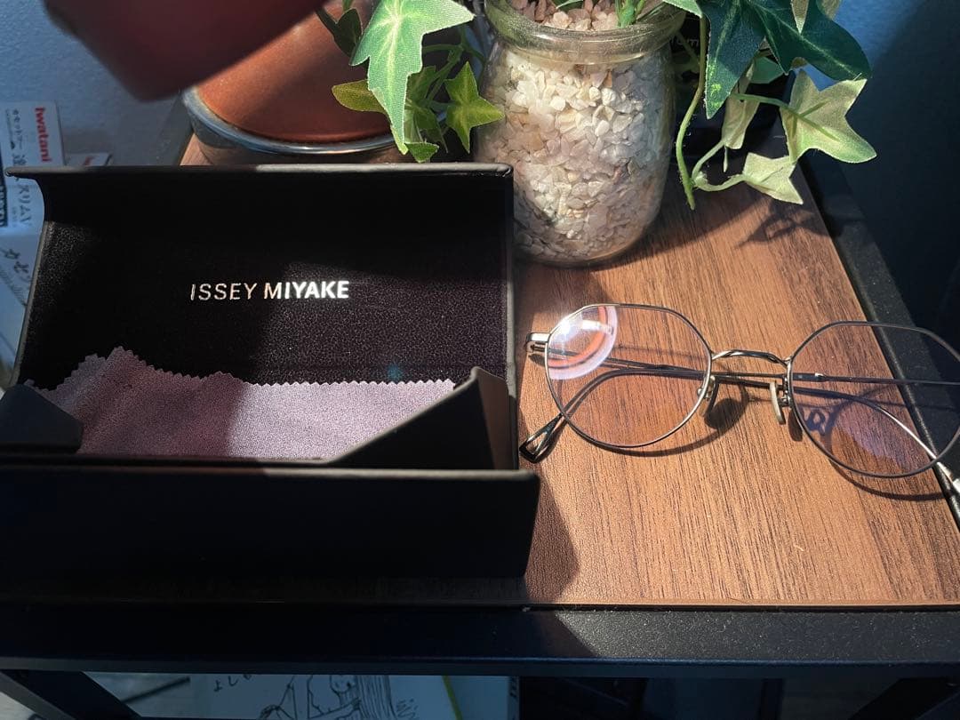 【値下げ中】ISSEY MIYAKE サングラス シルバー 金子眼鏡