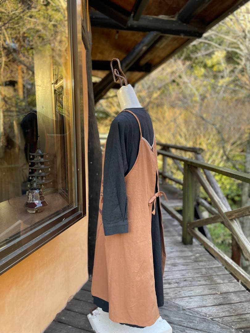 手染め　クリスマスローズ　エプロンドレス