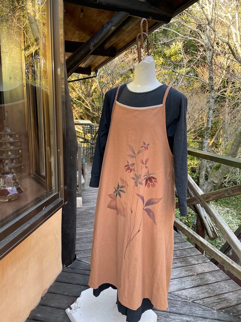 手染め　クリスマスローズ　エプロンドレス