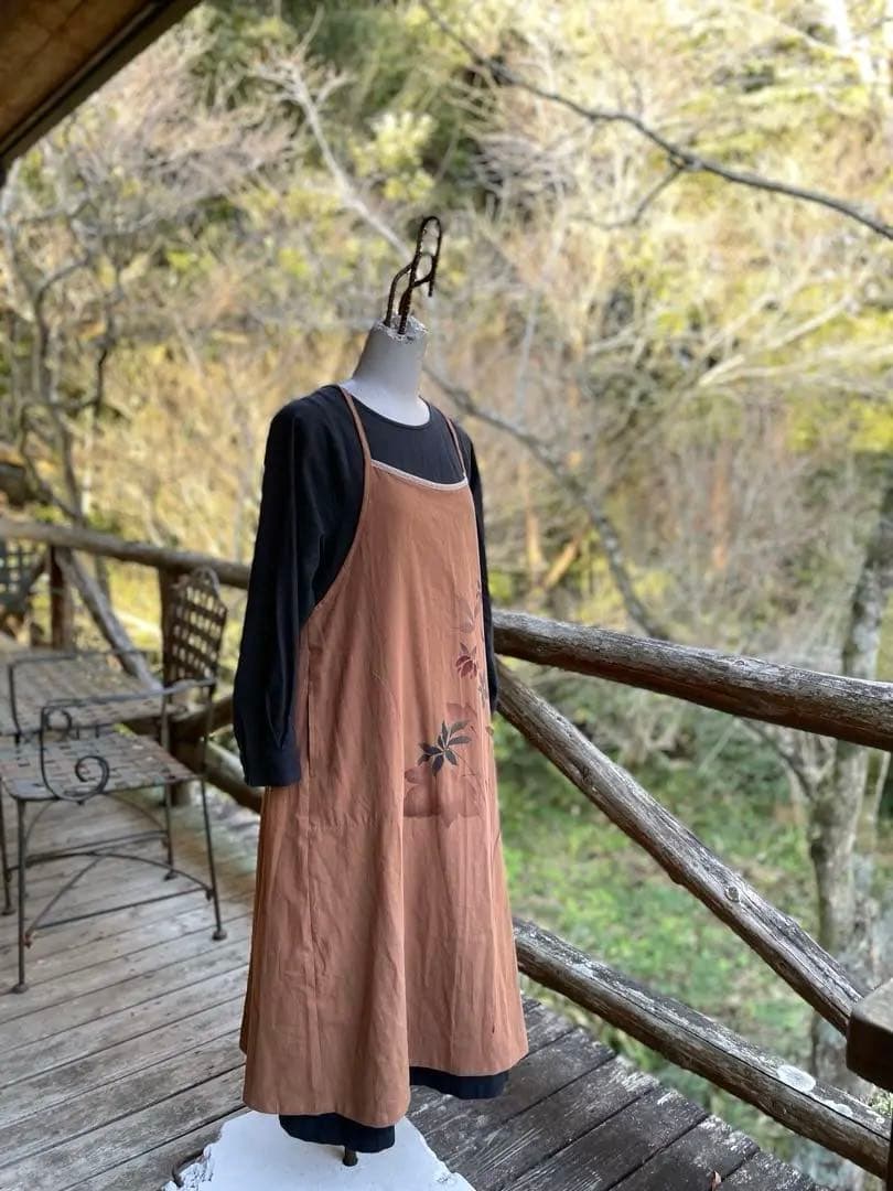 手染め　クリスマスローズ　エプロンドレス