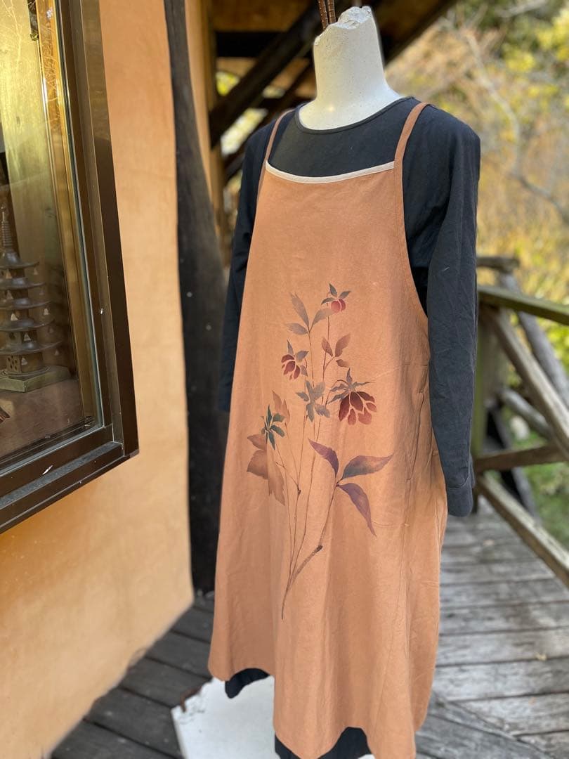 手染め　クリスマスローズ　エプロンドレス