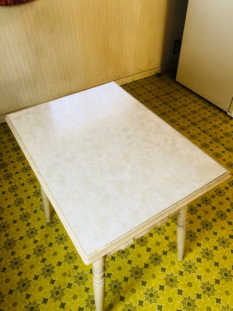 来た！ アンティーク　欧米家具　ホワイト木製サイドテーブル