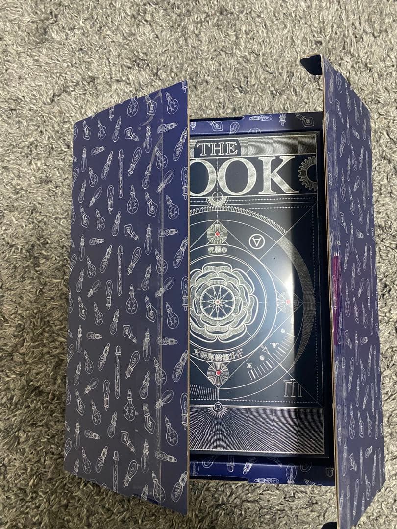 The Book 繊細で美しい絵を満載した大人の図鑑 未開封 日本語版