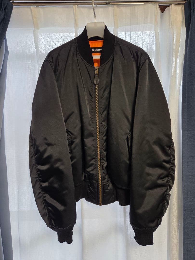 BALENCIAGA　ロゴボンバージャケット　MA-1　48サイズでブラック