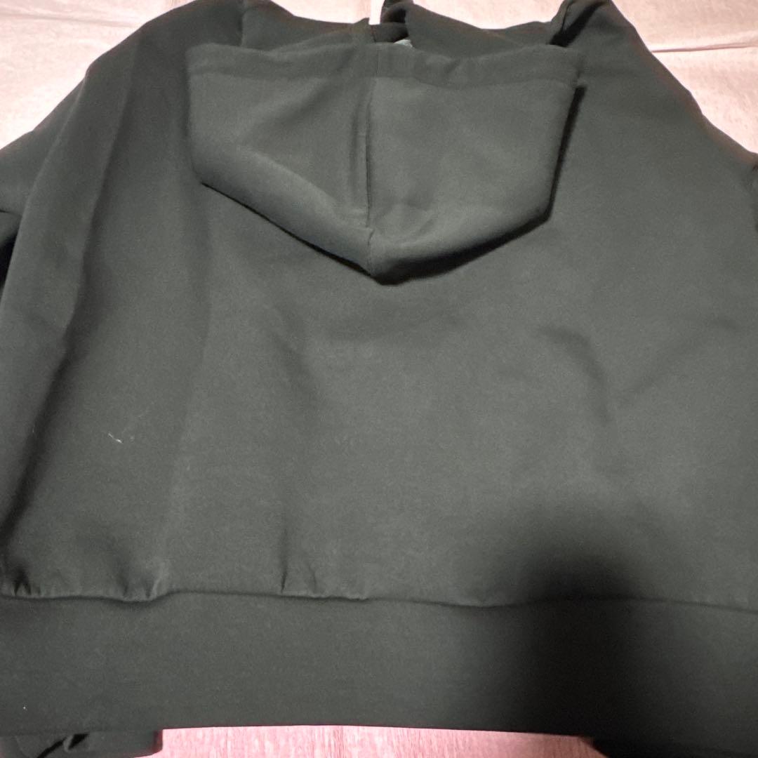 インゲボルグ　シグネチャーモチーフ刺繍フーディ　 ブラック