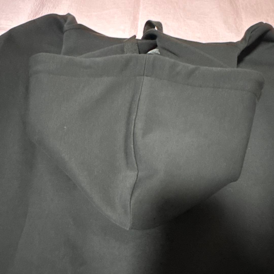 インゲボルグ　シグネチャーモチーフ刺繍フーディ　 ブラック