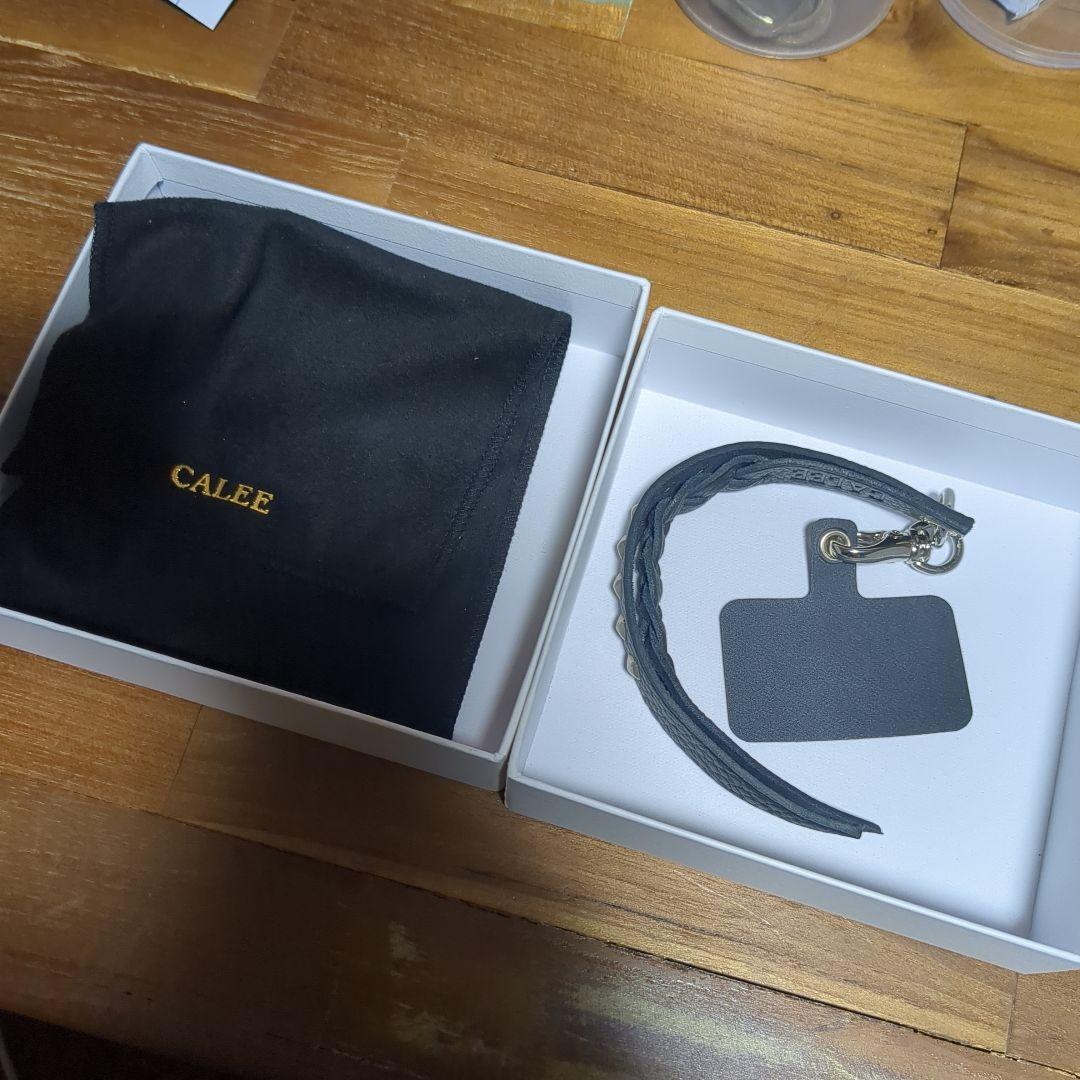 calee レザースマホストラップ