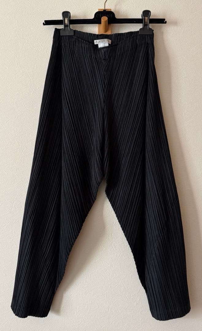 プリーツプリーズ シッカーボトムス パンツ 黒 厚地
