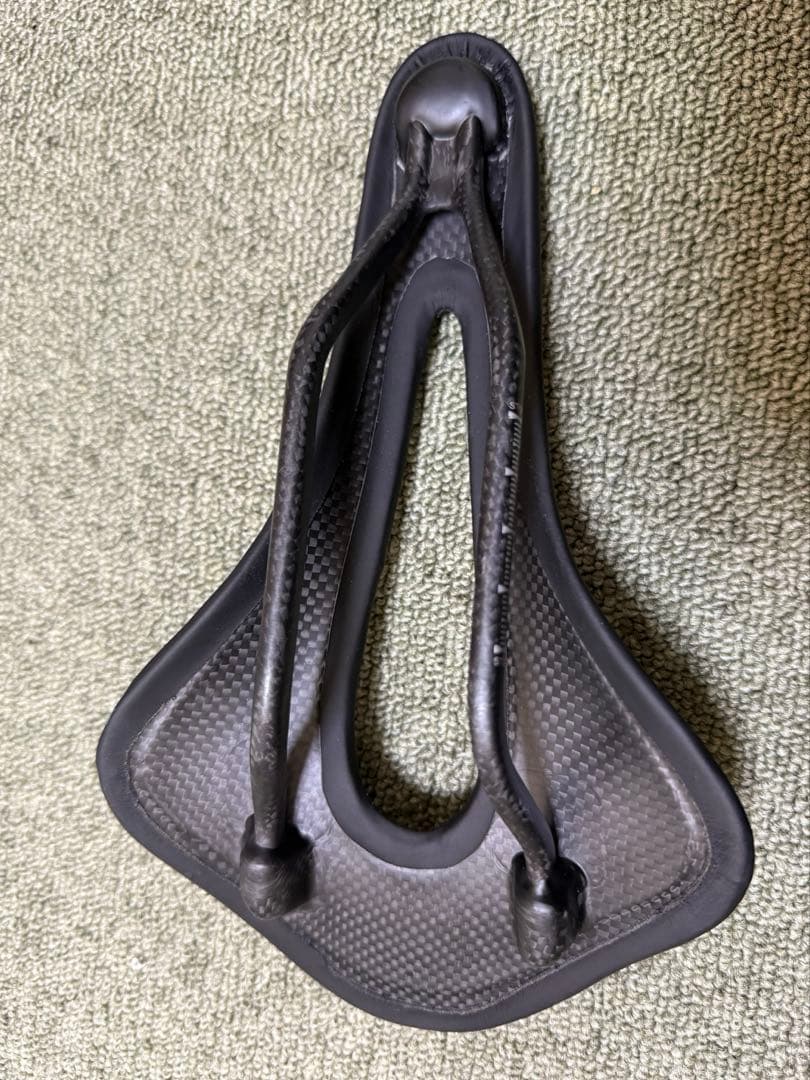 YOELEO CL MAX カーボンサドル 140mm