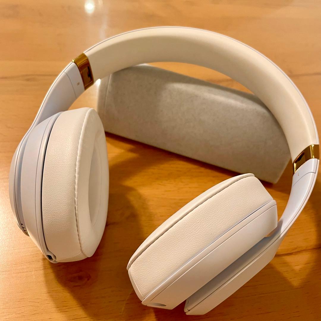 極美品！ Beats Studio 3ワイヤレス ヘッドホン ホワイト　ゴールド