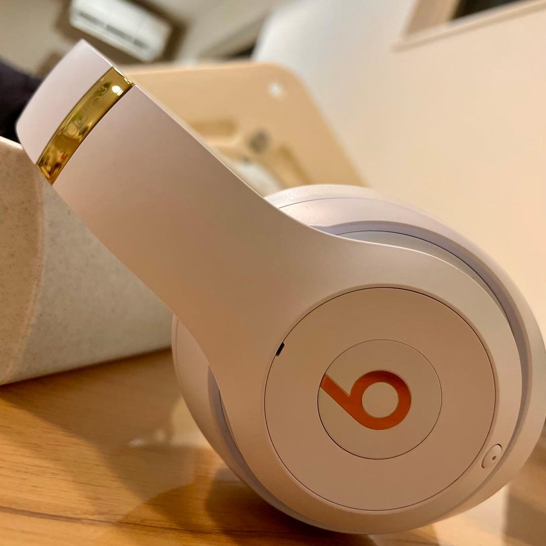 極美品！ Beats Studio 3ワイヤレス ヘッドホン ホワイト　ゴールド